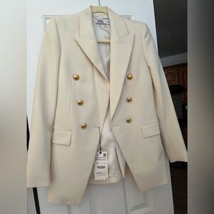 ZARA Ecru colored blazer with gold buttons NWT